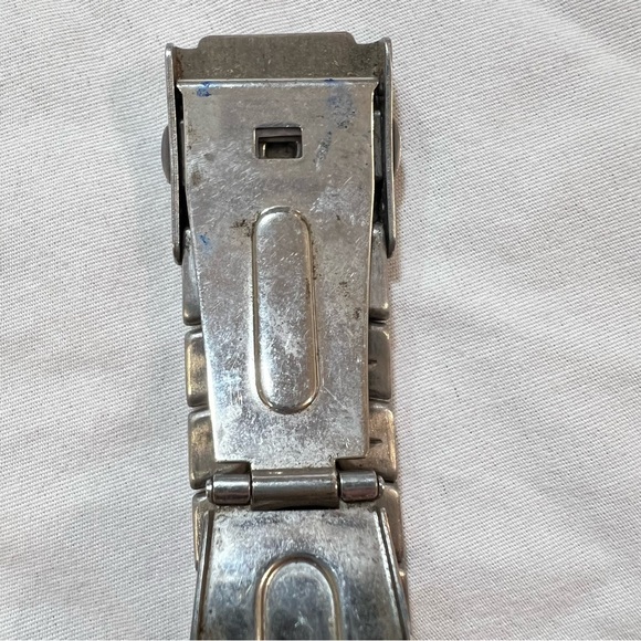 Nautica Stainless Steel Watch Needs a new battery - Picture 6 of 12